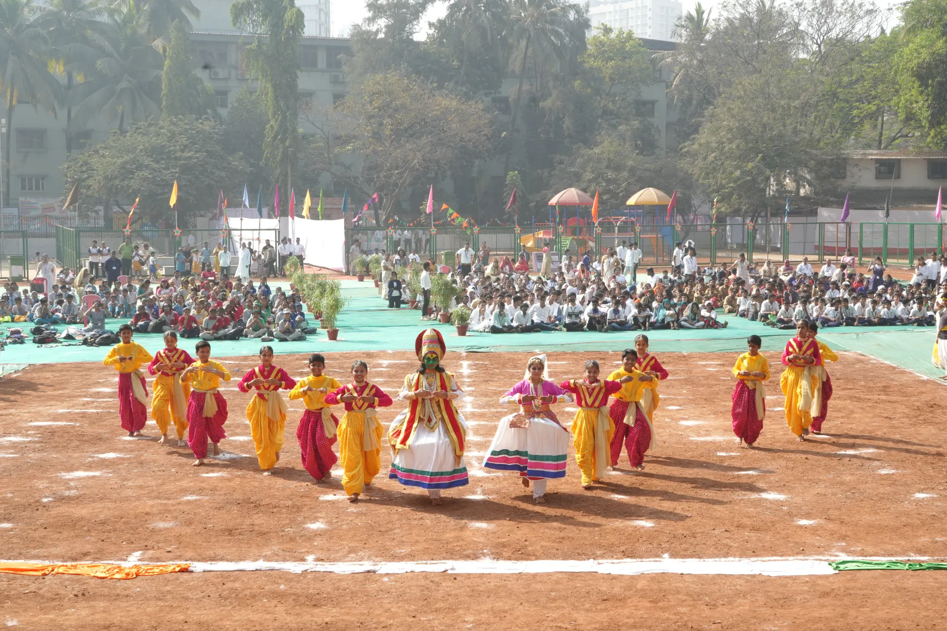 प्रजासत्ताक दिननिमित्त विविध विभागांतील विद्यार्थ्यांचे वैविध्यपूर्ण सादरीकरण 