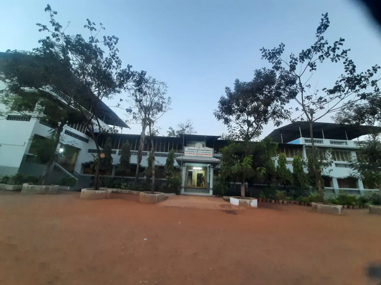 Swatantra Sainik Smt. Durgatai Patole Shishumandir & Prathamik Shala Banner